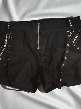Hot Topic Women's Juniors Size 13 High Rise Black Suspender Shorts NWT